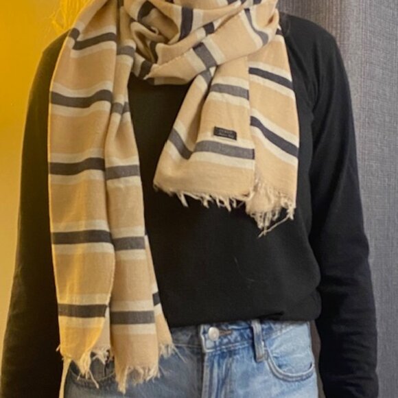 J Crew Scarf/ Wrap. Made in Italy - Picture 4 of 4